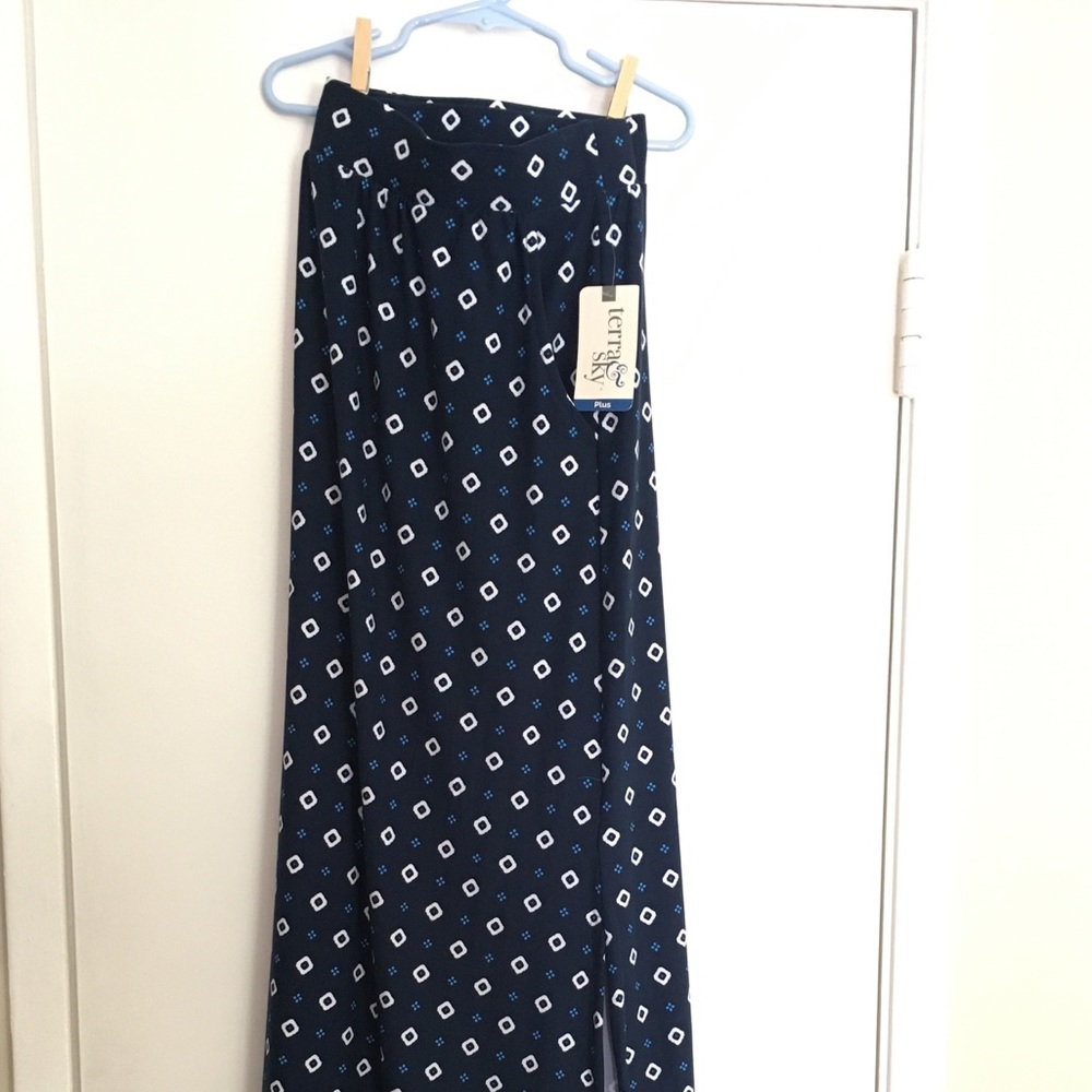 Blue maxi skirt with side slits and stretch waist